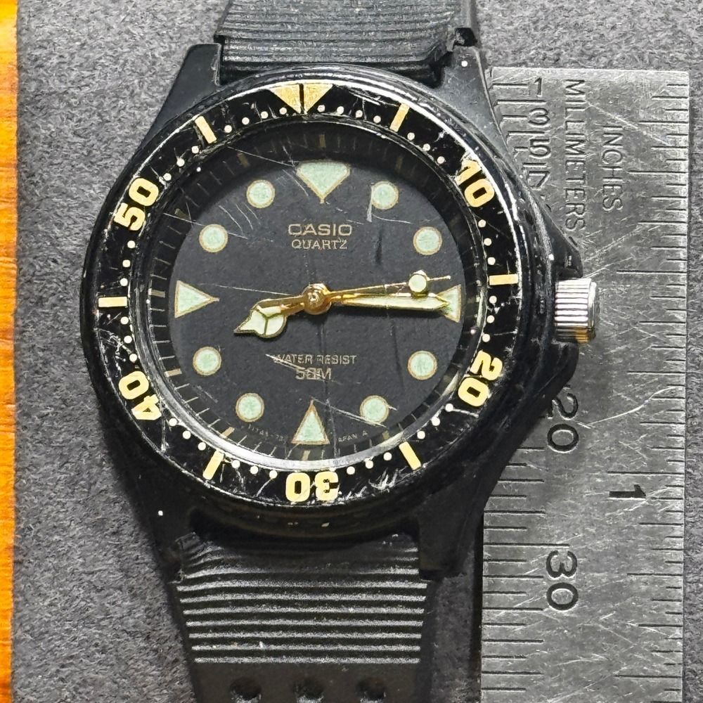 Casio LRW-45 Quartz Diver Watch Black Gold Bezel Vintage Sport NEW BATTERY - Picture 4 of 8